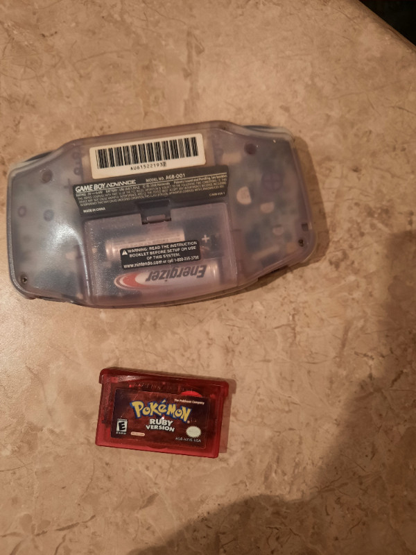 Gameboy Advance with Pokémon Ruby Version in Older Generation in City of Montréal - Image 3