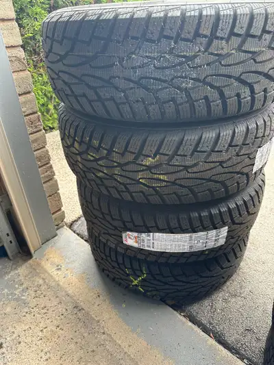 Sell a brand new winter tire package for Hyundai Santa Fe or Tucson. Uniroyal tiger paw ice and snow...