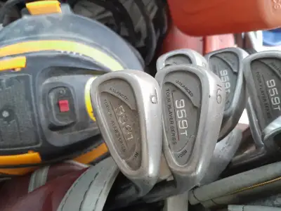 Fullset Titleist metal woods,goliath driver, tommy armour copy irons,bag,balls and tees, range finde...