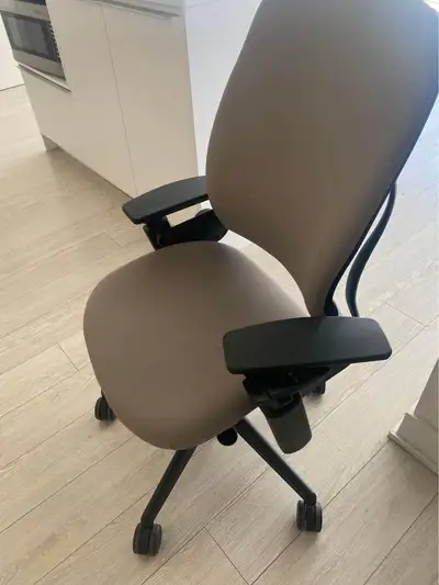 Steelcase Leap v2 Cream, View more