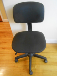 Chaise noire/Black chair