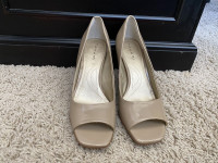 Tahari shoes beige heels size 6.5-$5
