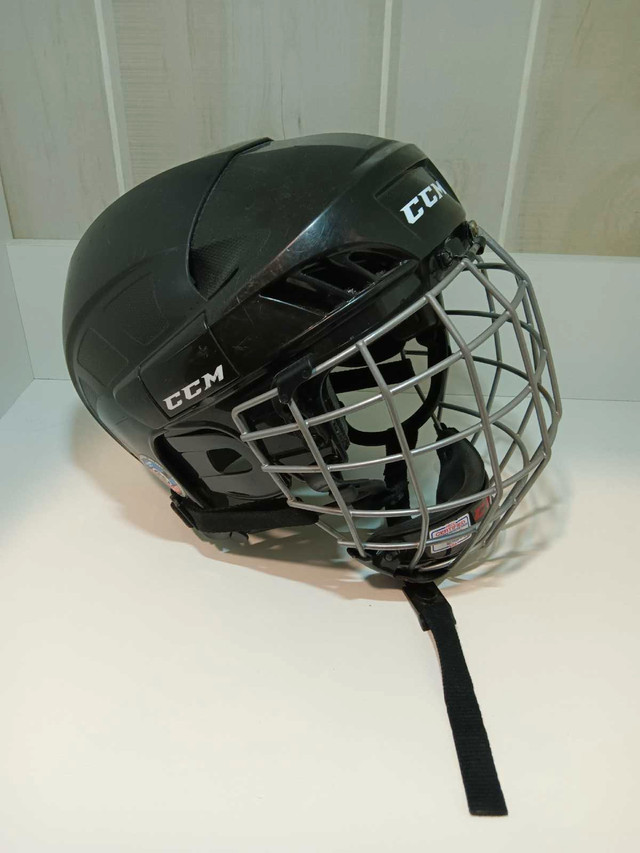 Hockey helmet  in Hockey in Brandon - Image 3