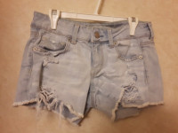 AMERICAN EAGLE OUTFITTERS – Stretch Ripped Shorts