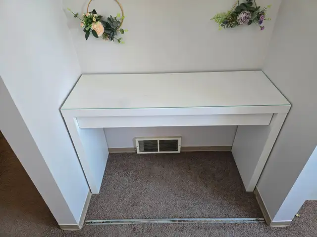 Ikea desk in Desks in Calgary - Image 2