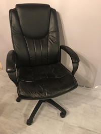 Chaise de bureau noire ajustable
