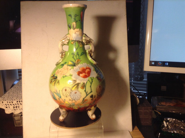 Antique Japan Hand Ring Handle Vase in Arts & Collectibles in Vancouver