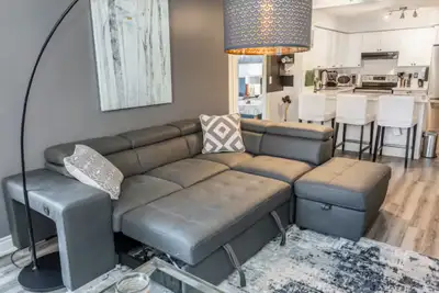 Elegant Short Term Rental In Mississauga Near square One