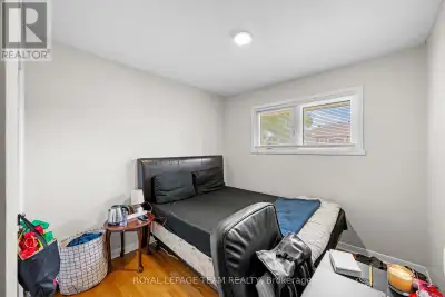 Room for Rent in Ottawa – June to August NEGOTIABLE RENT Looking for someone to take over my lease f...
