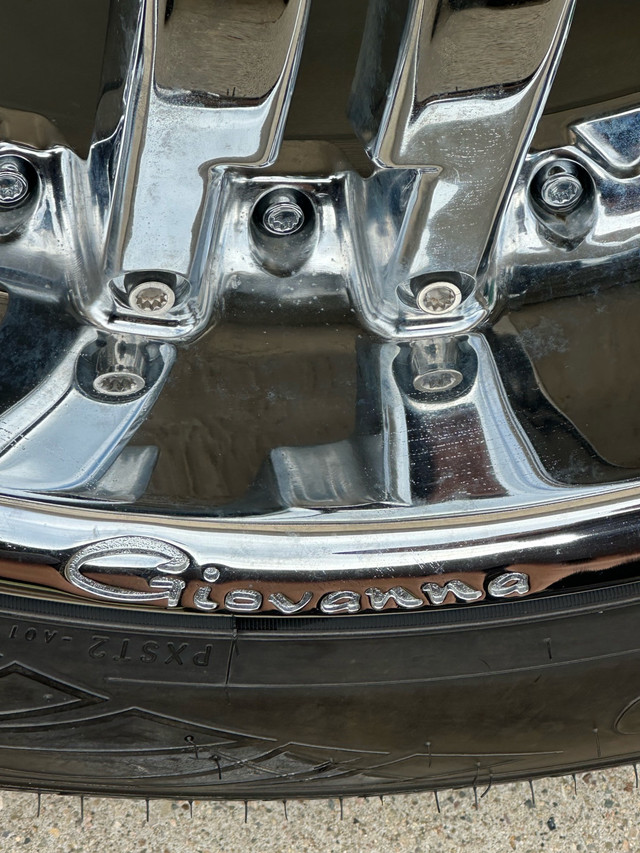 Giovanna 22” Wheels and Tires in Cars & Trucks in Lethbridge