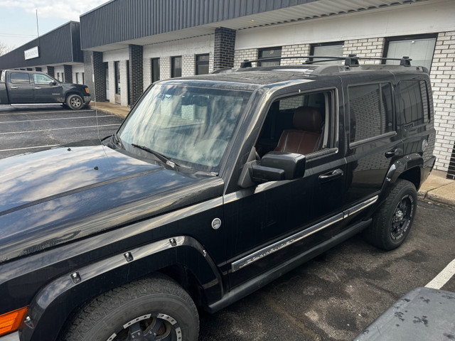 2009 Jeep Hemi Commander limited in Cars & Trucks in Hamilton