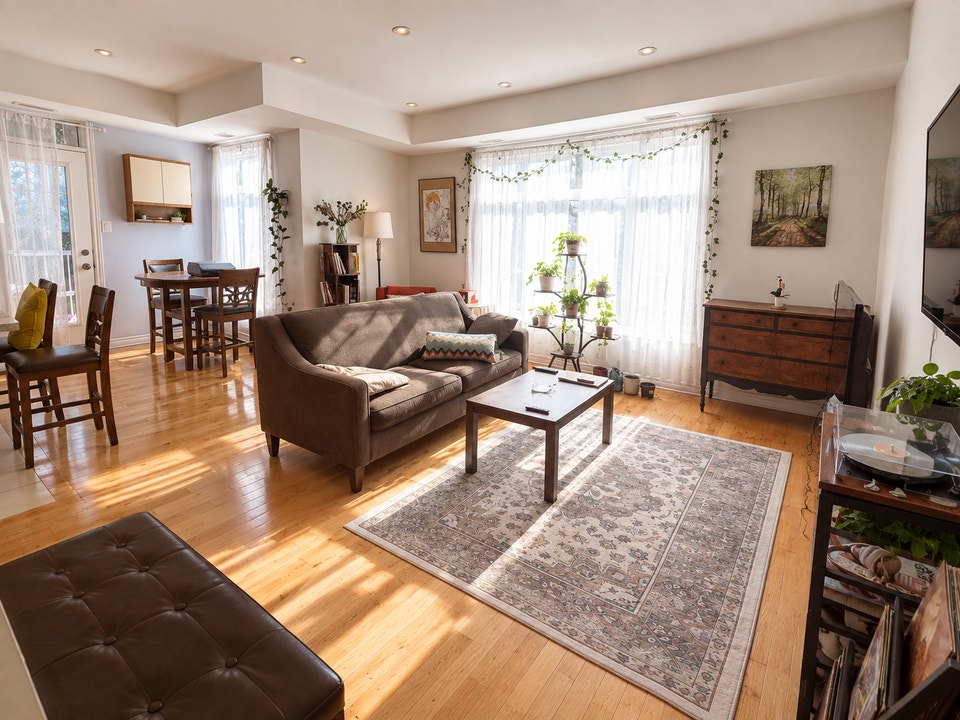 Beautiful Upper-Unit 2-Bedroom + den Townhouse 2