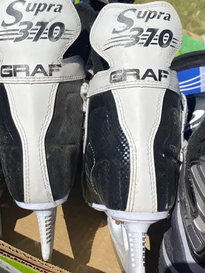 Hockey skates size 1, View more