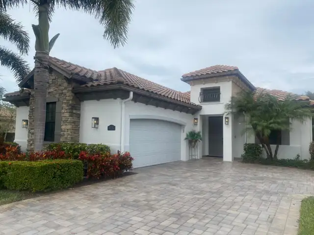 Attention Snowbirds - Southwest TPC Golf Vacation Rental in British Columbia in Canada - Image 11