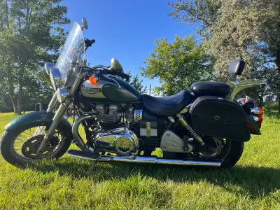 2004 Triumph Bonneville America 20,000 kms Runs great! New rear tire. Saddlebags included. Aftermark...