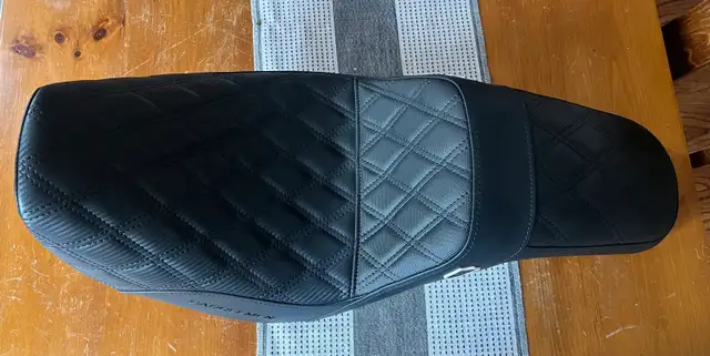 Dyan Saddlenman Seat Brand New Never used in Street, Cruisers & Choppers in Kawartha Lakes - Image 2