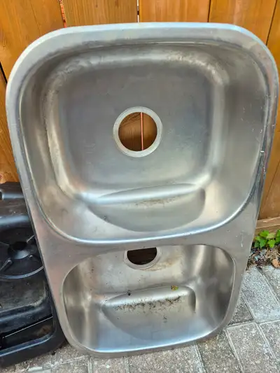 good shaper kitchen sink only asking $30!!!!, View more