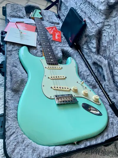 Fender American Pro ll Stratocaster 2024, View more