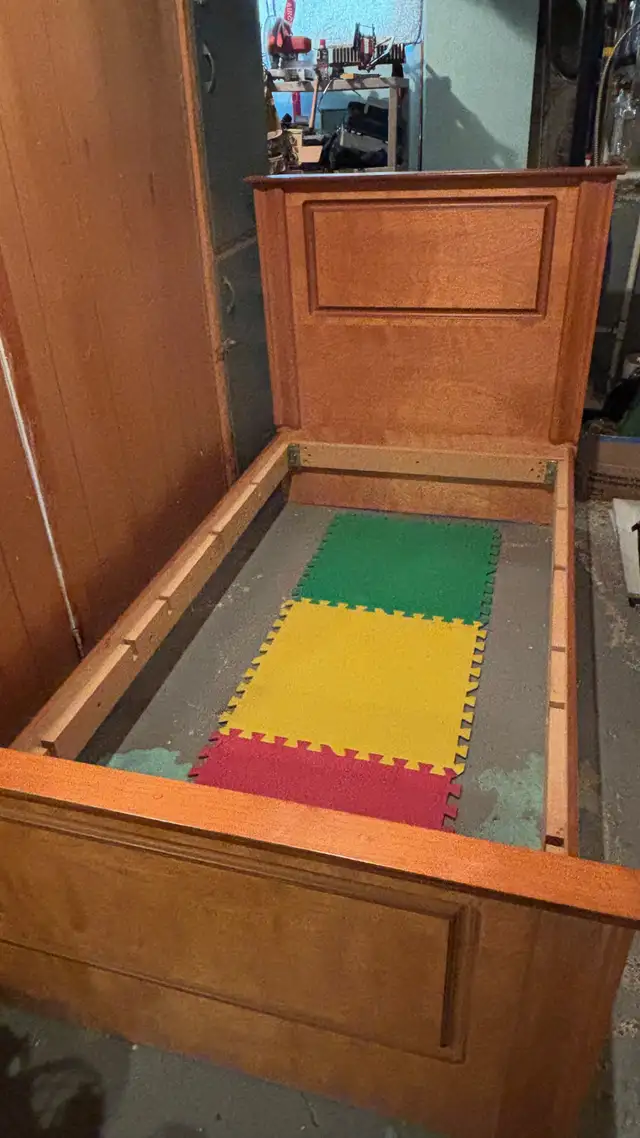 Lit simple en bois in Beds & Mattresses in Longueuil / South Shore - Image 5