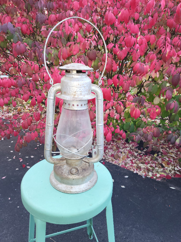 Vintage BEACON GSW Wind Proof Lantern in Arts & Collectibles in Hamilton - Image 2