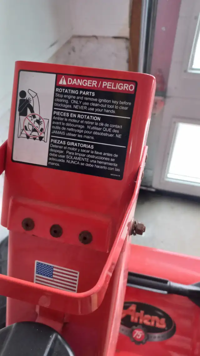 Snow blower in Snowblowers in Markham / York Region - Image 5