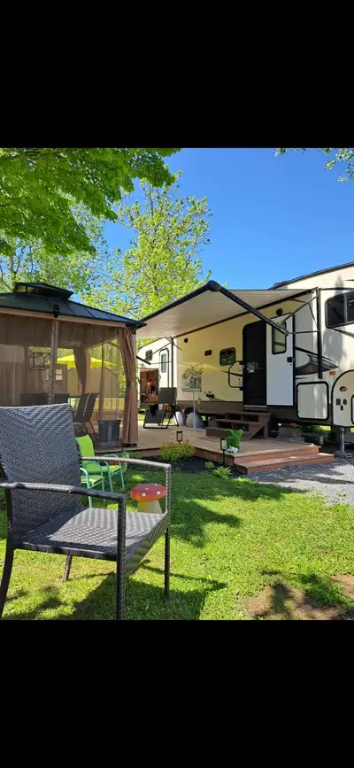 À vendre CLÉ EN MAIN ! Superbe Fifthwheel de marque Volante 2017- 310BH 2 chambres à coucher fermées...