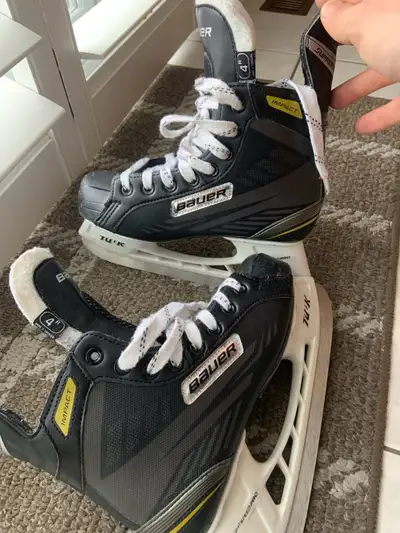 Size 4 Bauer Supreme Skates, View more