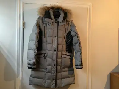 Manteau d’hiver avec capuchon et fourrure amovible., View more