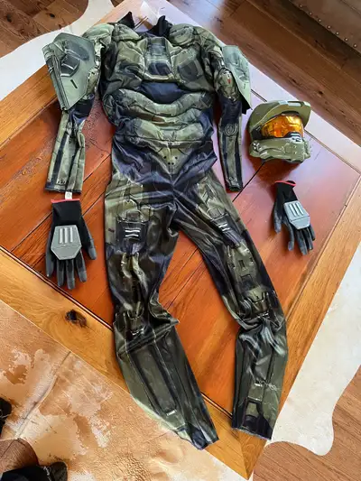 Halo costume size 10-12 (large), View more