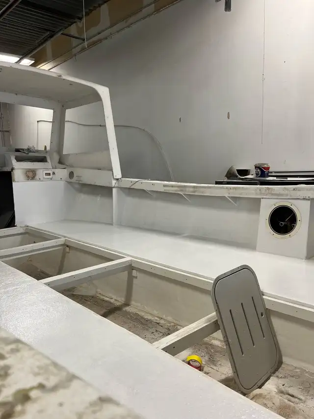 Fiberglass repairs/refinishing523046269454929921