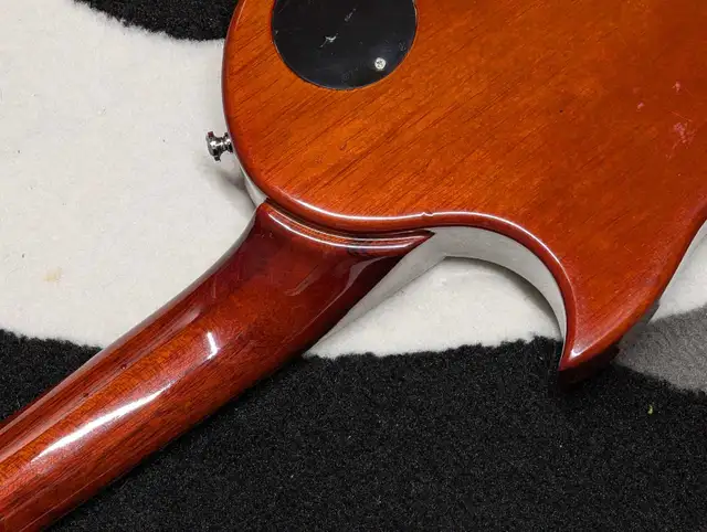 Rare Brazillian Handmade 2014 Walczak V-Rod LP & OHSC in Guitars in Winnipeg - Image 9