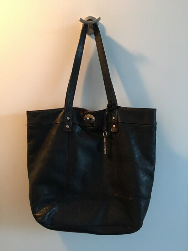 Fossil Black Leather Tote Bag dans Femmes - Sacs et portefeuilles  à Ville de Montréal - Image 2