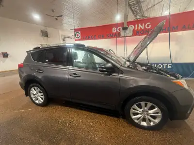 1 Owner, everything works, all maintenance records available. All leather. New windshield, Michelin...