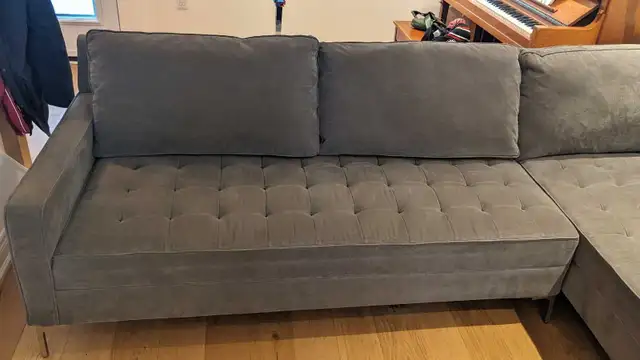 Gray Structube couch in Couches & Futons in City of Toronto - Image 3