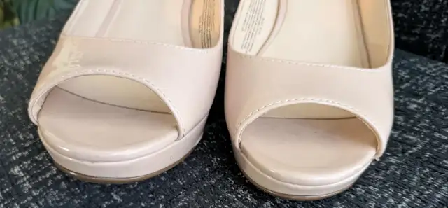 Nine West Beige Patent Open-toe Pumps in Women's - Shoes in Calgary - Image 6