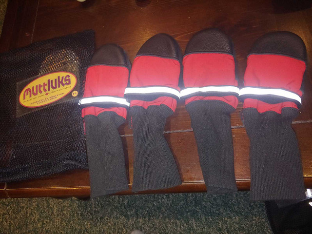 Muttluks fleece lined L red dog boots in Accessories in Winnipeg - Image 2