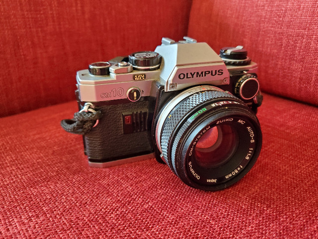 Vintage 1980s Olympus OM-10 - 50mm f/1.8 Lens in Cameras & Camcorders in Winnipeg