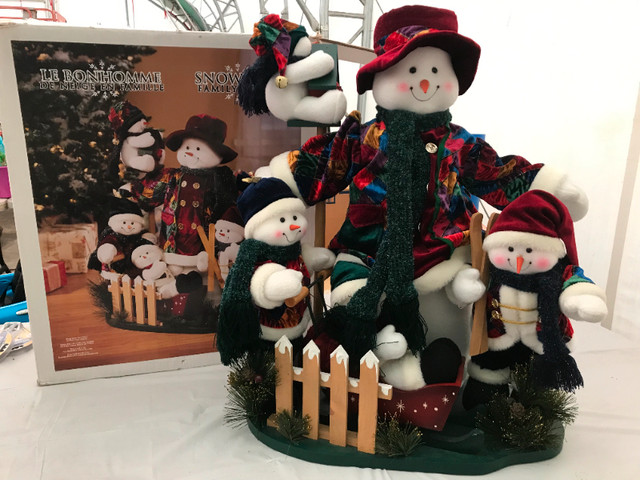 Snow Family Christmas Decoration in Holiday, Event & Seasonal in Grande Prairie