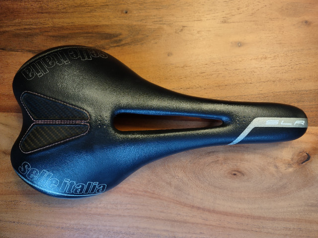 Selle de vélo de route Sella Italia SLR Kit Carbonio Flo Noir dans Vêtements, chaussures et accessoires  à Laval/Rive Nord - Image 2