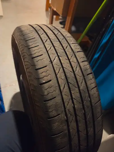 Pneus d'été (4 saisons) 185/70R14 sur rims bolt pattern 4x100 étais sur civic 2005. Prix 150$, doit...