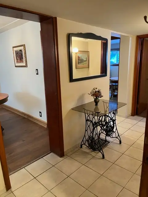 Beautifully renovated Unit in a Quiet, geared to older adults triplex in Kitchener (Breithaupt Park/...