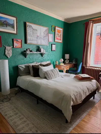 PLATEAU chambre a louer 1metro laurier **urgent* 1juillet*, View more