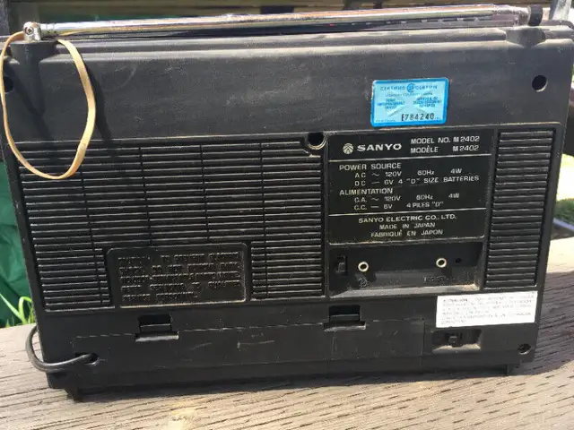 Various vintage portable radios in General Electronics in Oshawa / Durham Region - Image 7