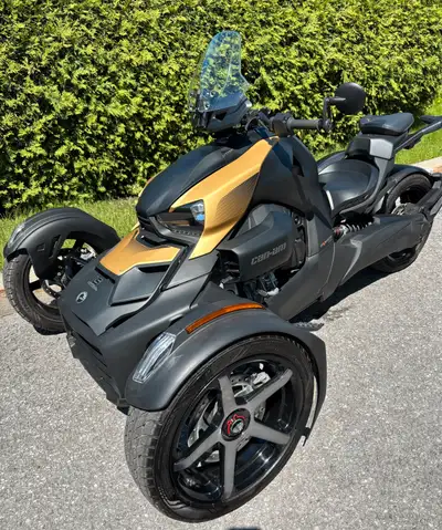 Moto Can-Am Ryker Sport 900 2023, en excellente condition et avec très peu de kilométrage (1,251 km)...
