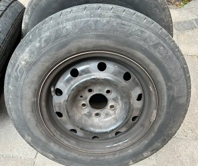 2001–2007 Dodge Caravan  6 wheels and tires in Tires & Rims in City of Toronto - Image 2
