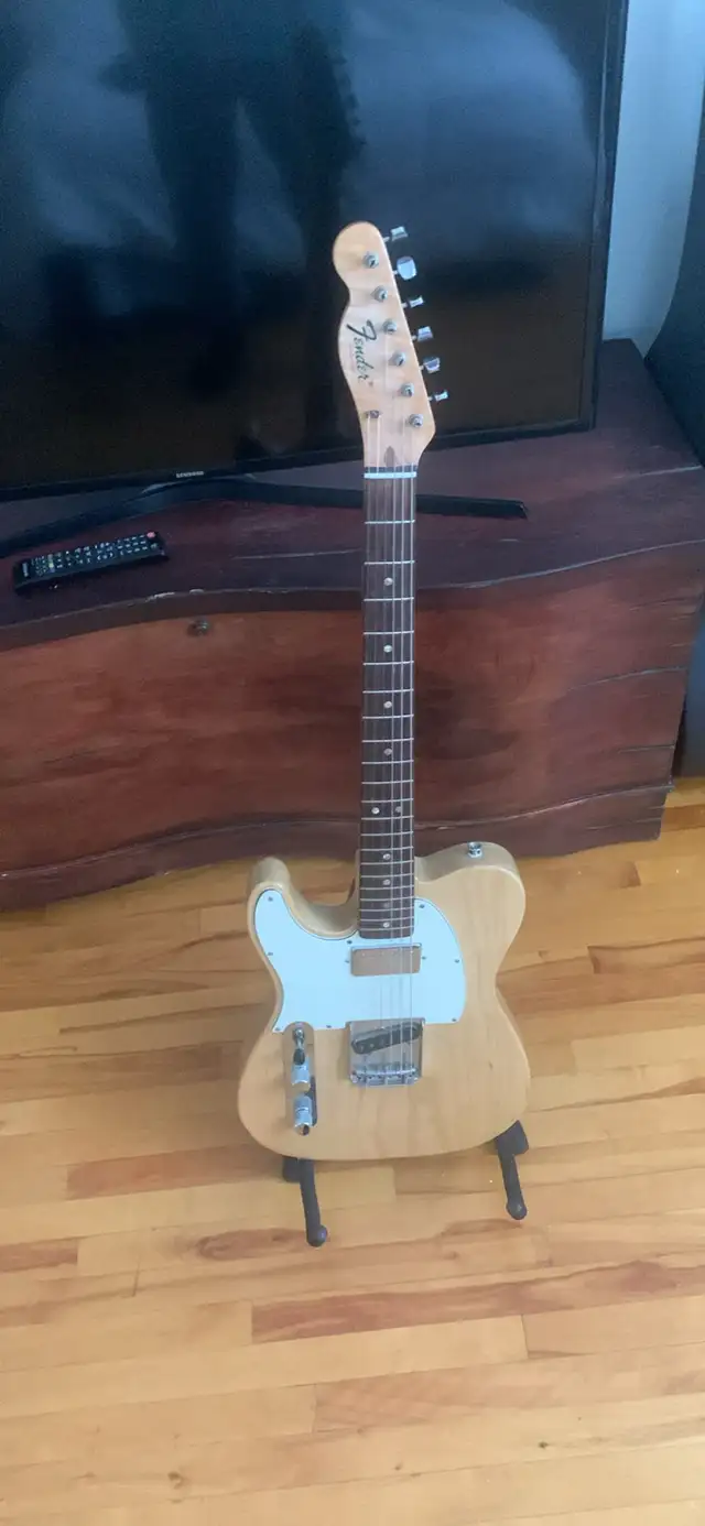 left handed guitars in Guitars in Ottawa - Image 6