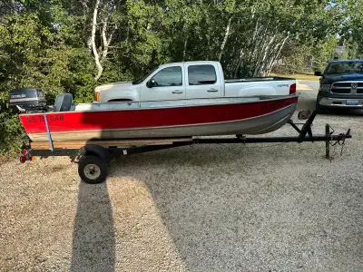 Nice little fishing boat and motor, motor runs well and was recently tuned up at Lakeway Marine, als...
