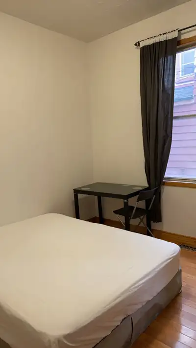 Main  Floor Large private Bright room @Trinity Bellwood for Aug