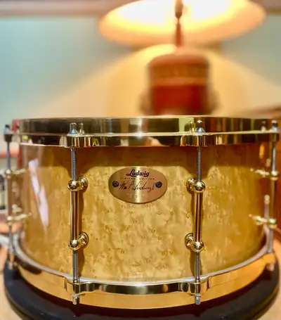 Ludwig snare - limited edition. All original and in hard case. Like new condition. Collection snare...