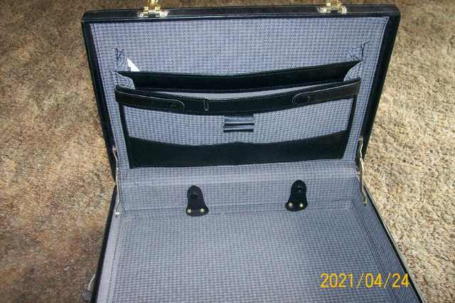 Business Briefcases $20.00 in Other Business & Industrial in Winnipeg - Image 3